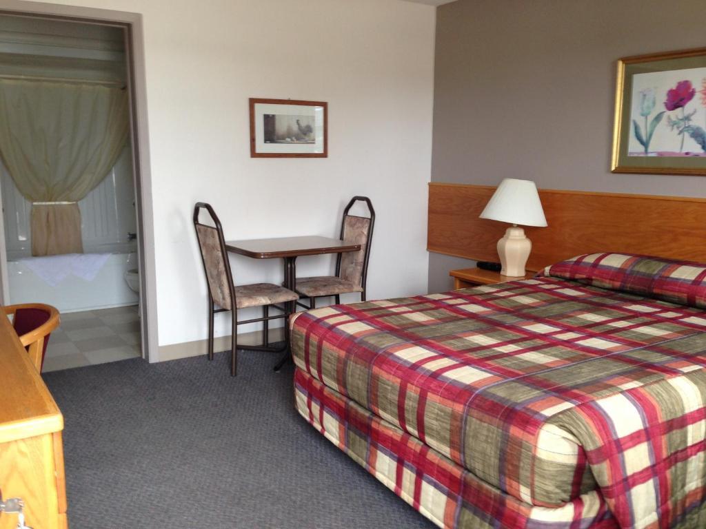 Settler'S Inn & Motel Plaster Rock Room photo